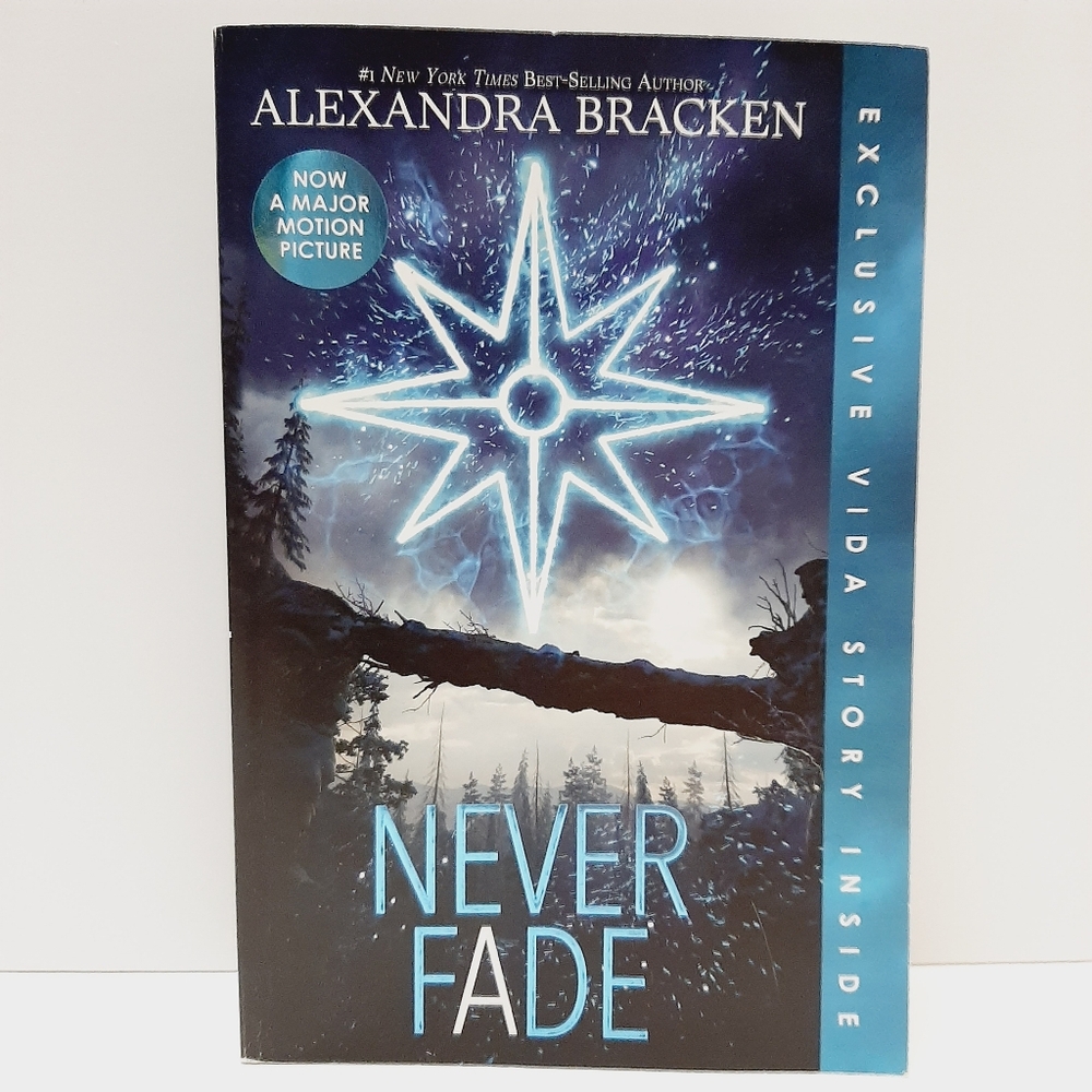 🍒4 for $20🍒 Never Fade Book 2 by Alexandra Bracken Teens Book Novel